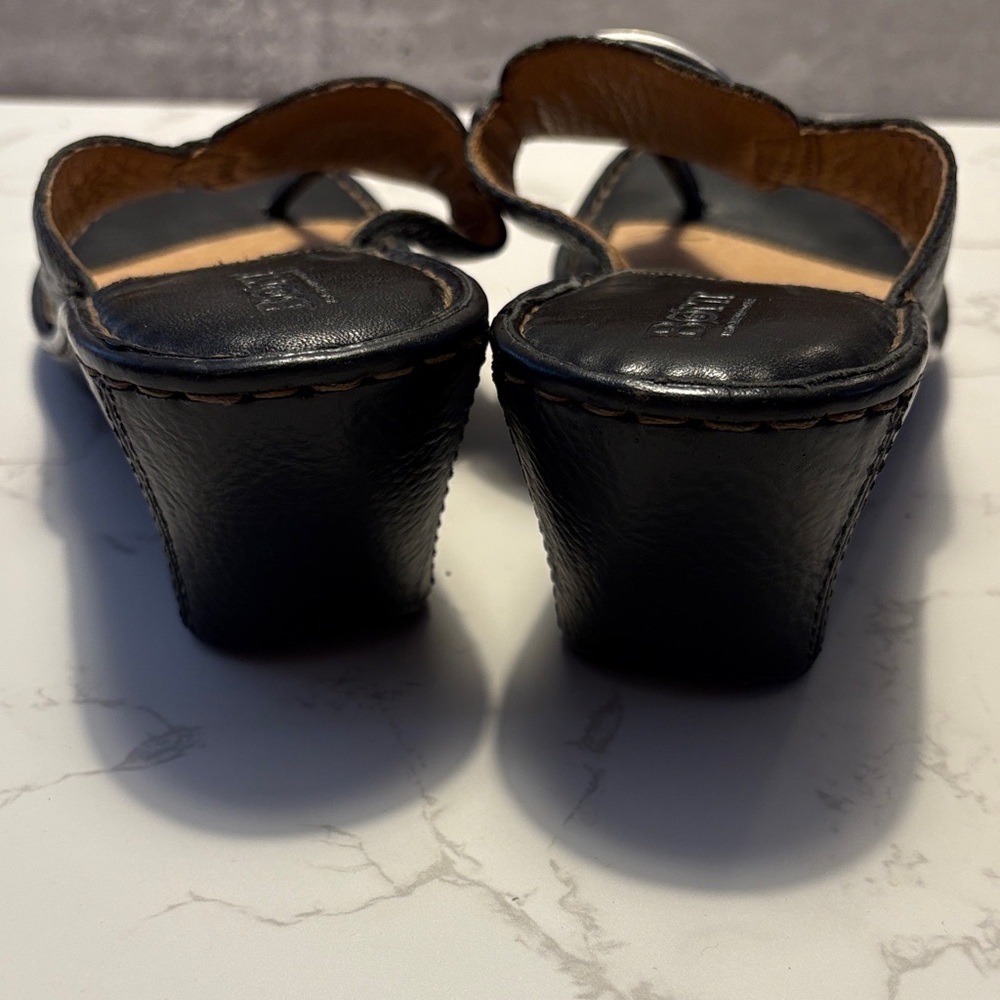Born size 10 Black Leather Buckle Thong Sandals women’s - Picture 7 of 11
